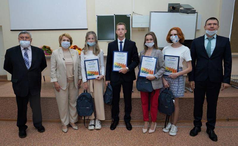 ​«Азот» вручил стипендиальные сертификаты лучшим студентам