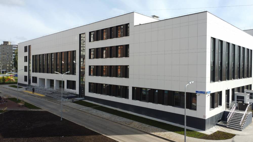 ​В микрорайоне Юбилейном завершено строительство школы на 1050 мест