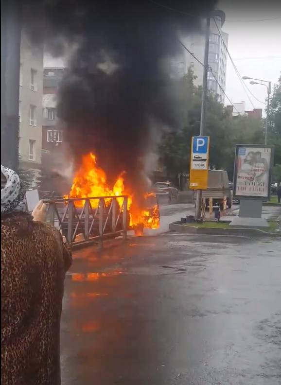 В центре Перми сгорел автомобиль