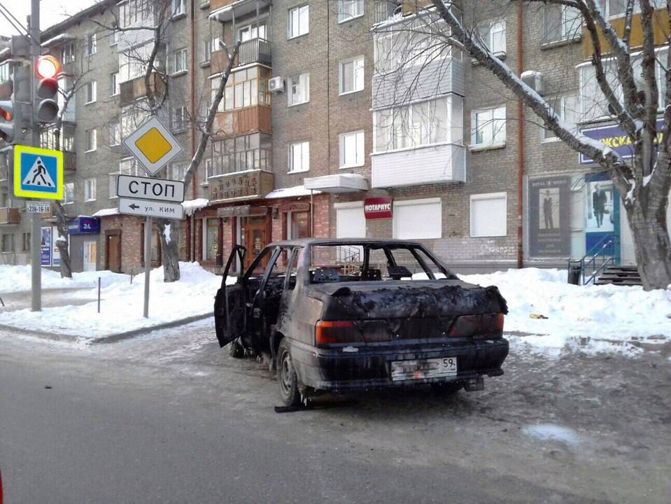 В Мотовилихинском районе Перми сгорел автомобиль «ВАЗ»  
