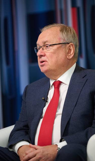 Глава ВТБ Андрей Костин предложил расширить полномочия банков в борьбе с дропами