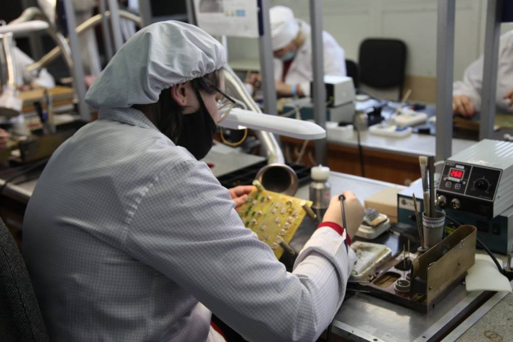 Благодаря нацпроекту пермский завод на 24 % сократил время производства электронных регуляторов