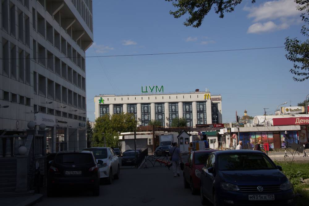 Суд наложил обеспечительные меры на цветочный киоск у ЦУМа в Перми