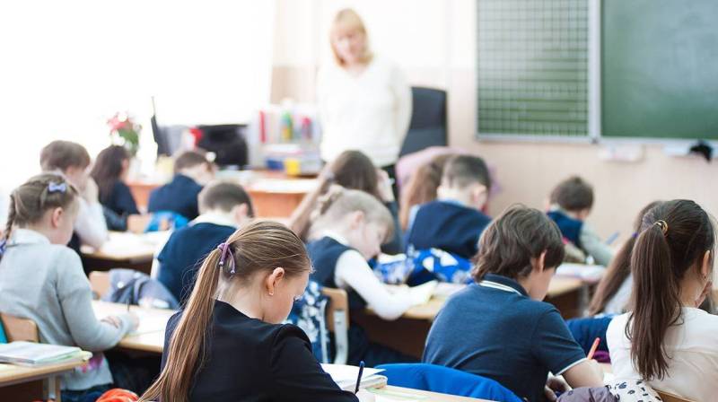 Доплаты и надбавки: на что могут рассчитывать российские педагоги?