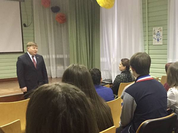 Вячеслав Григорьев провёл в День Конституции парламентский урок для пермских школьников
