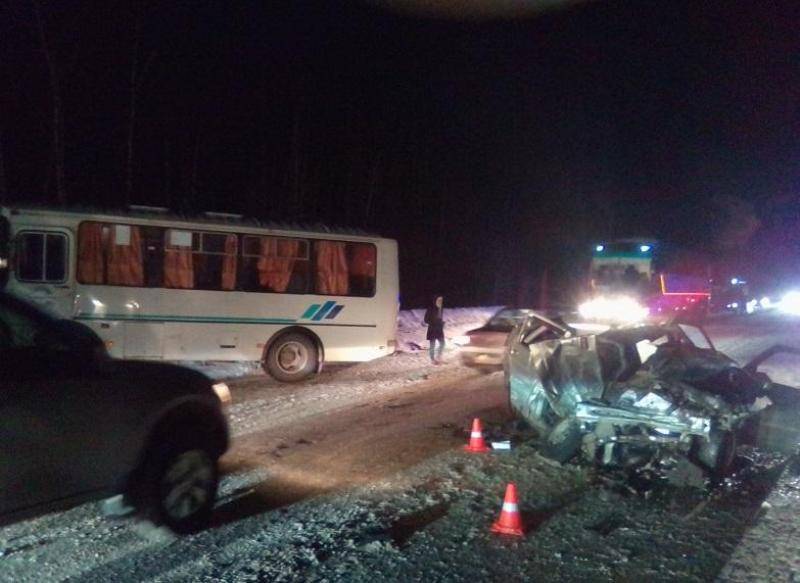 ​В ДТП с автобусом и ВАЗом в Прикамье погиб мужчина
