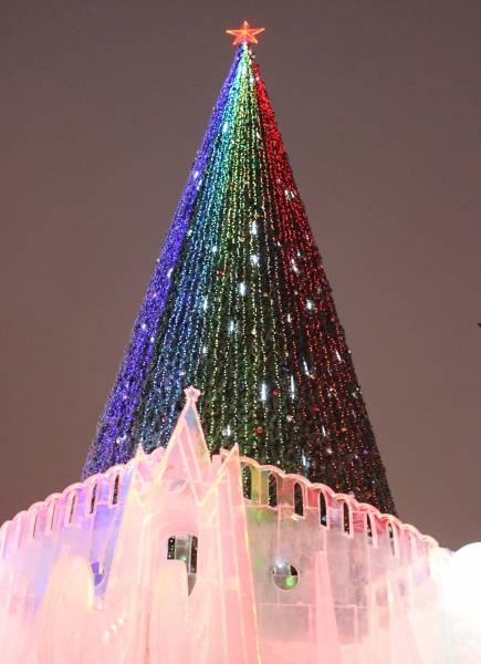 В Перми начал работу ледовый городок «Перммяч» 