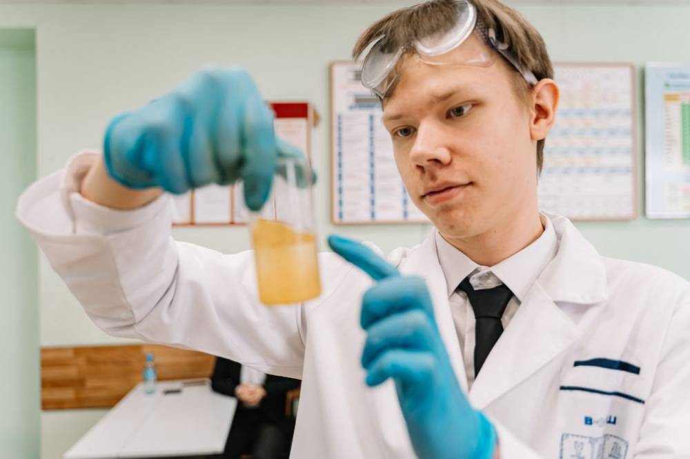 ​«Уралхим» наградил лучшего школьника-химика Пермского края