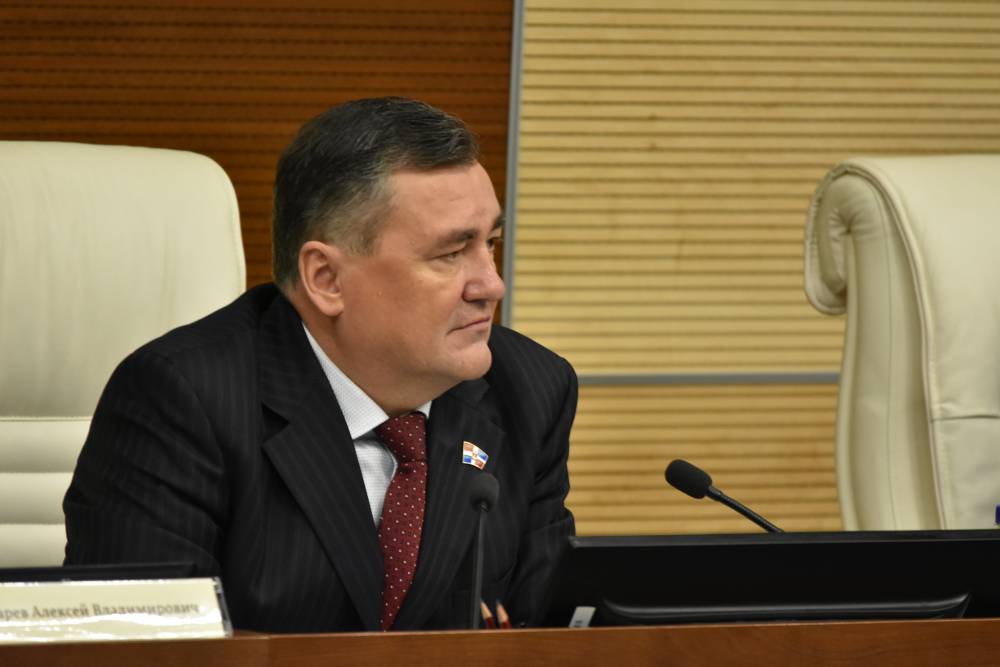 Валерий Сухих: Продление льготы на оплату ЖКУ решает один из наиболее чувствительных вопросов