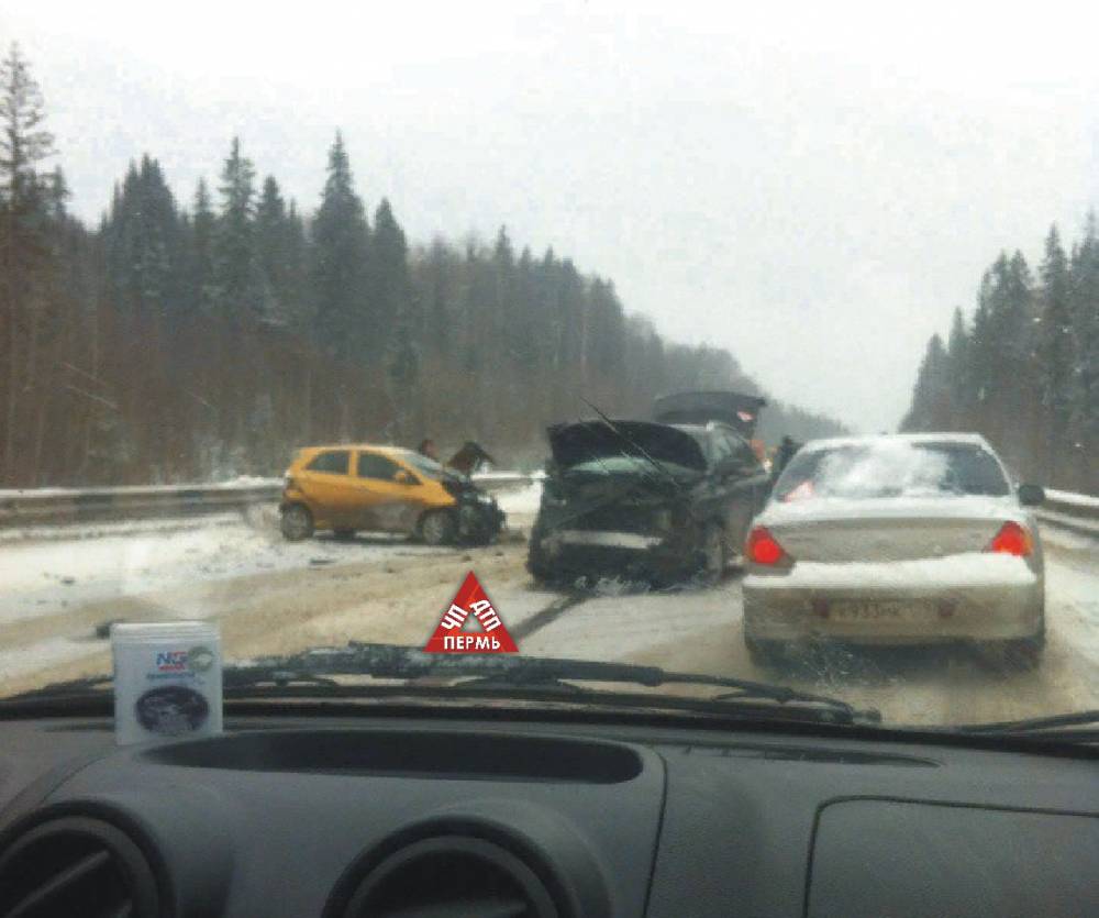 Четыре авто помяты: в Перми на Восточном обходе произошло массовое ДТП с пострадавшей