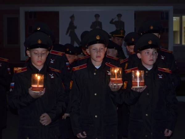 ​600 суворовцев и школьников ЗАТО Звездный зажгли «свечи памяти»