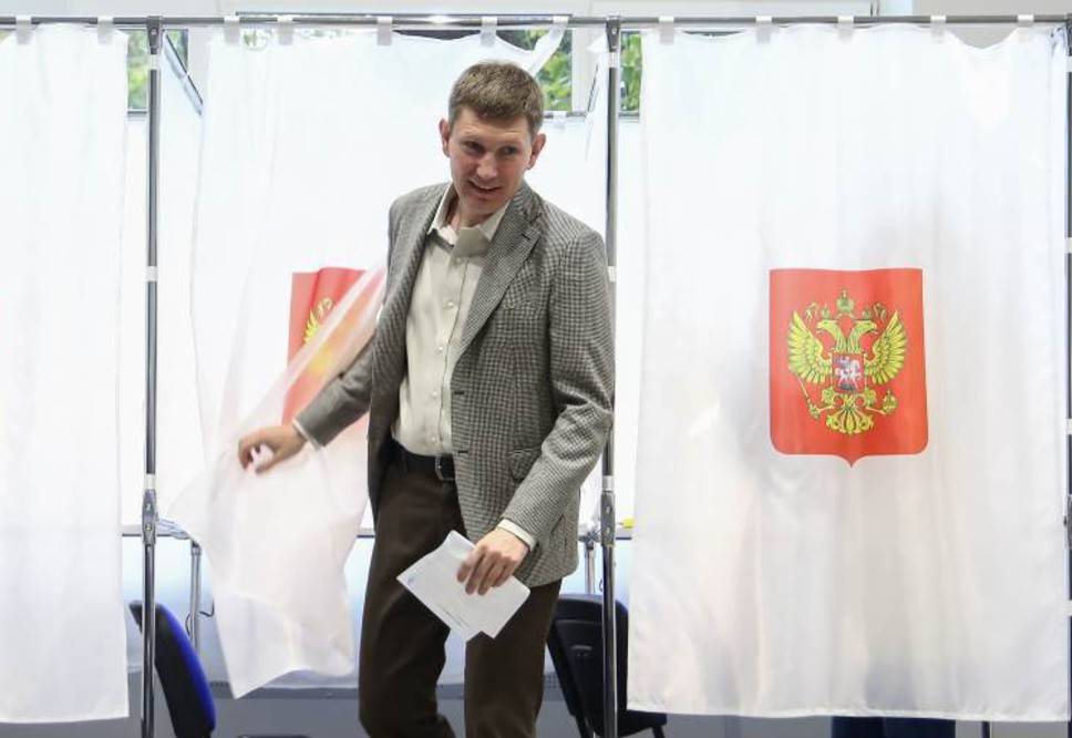 Губернатор Пермского края проголосовал на выборах вместе с Денисом Мацуевым