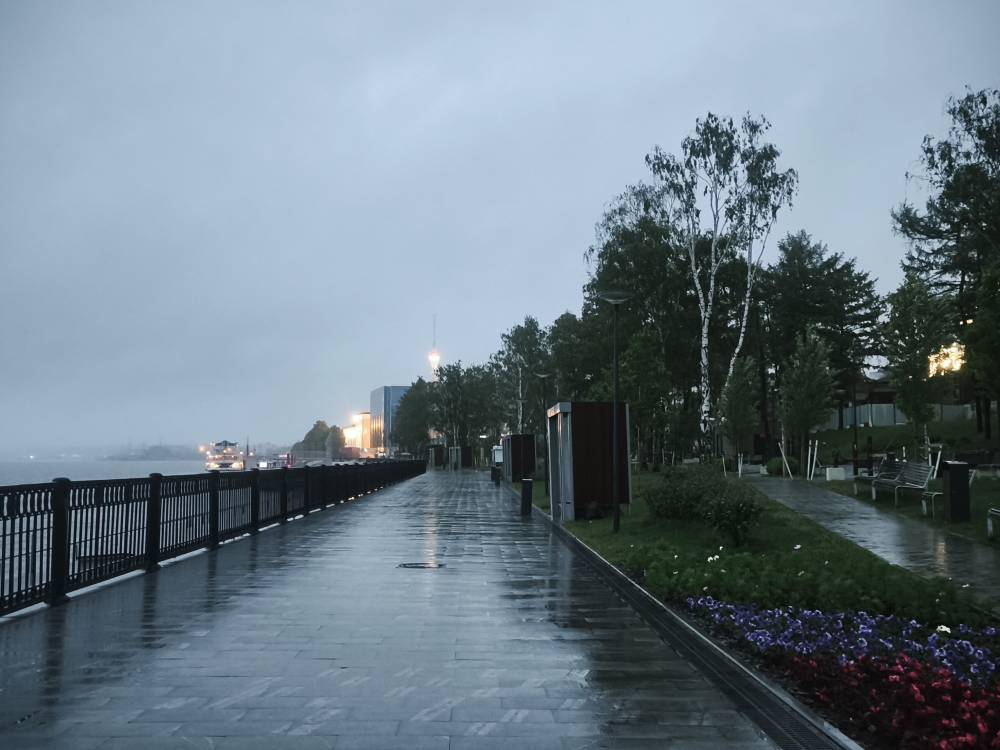 В Перми на набережной установили огромный медиафасад