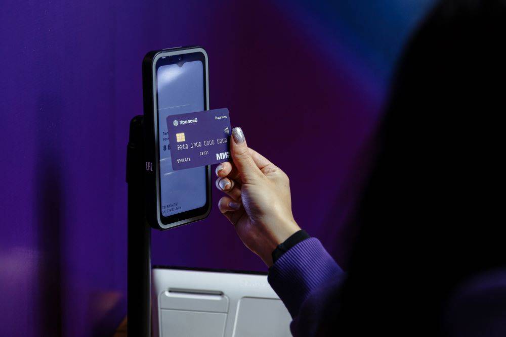 ​Бизнес-клиенты Уралсиба могут размещать свою брендированную заставку в платежном терминале