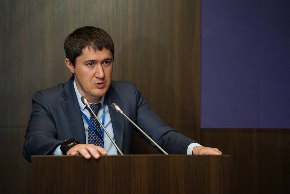 Дмитрий Махонин сдал документы на регистрацию для участия в выборах губернатора