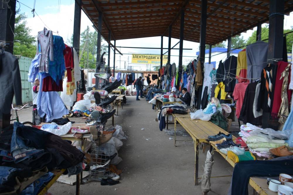 «Павильоны размещались незаконно»: в Перми сносят «блошиный рынок»