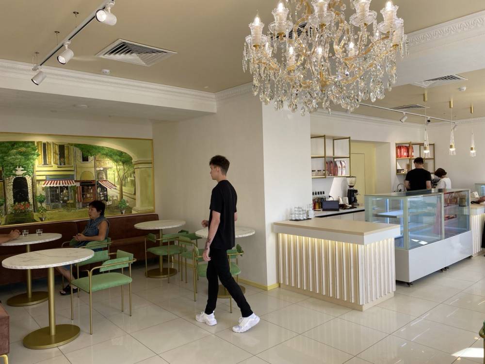 В Перми рядом с ТРЦ «iMall Эспланада» открылась кафе-кондитерская