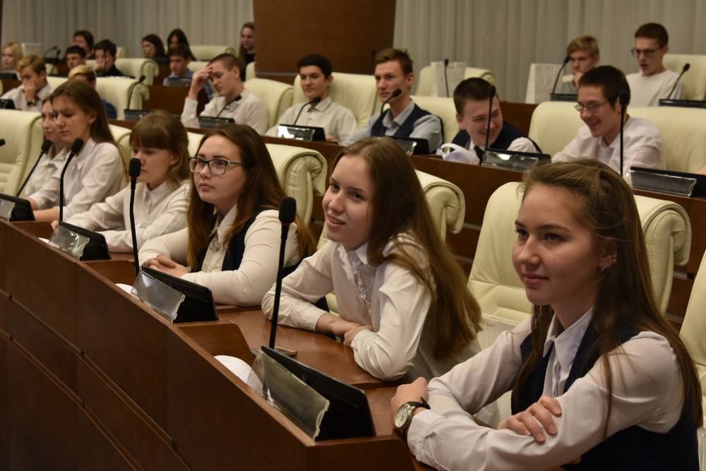 «Есть проблема – найдем решение». В Прикамье прошел юбилейный Парламентский урок