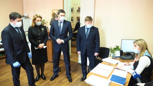 ​С работой регионального волонтерского центра ознакомился глава Прикамья Дмитрий Махонин