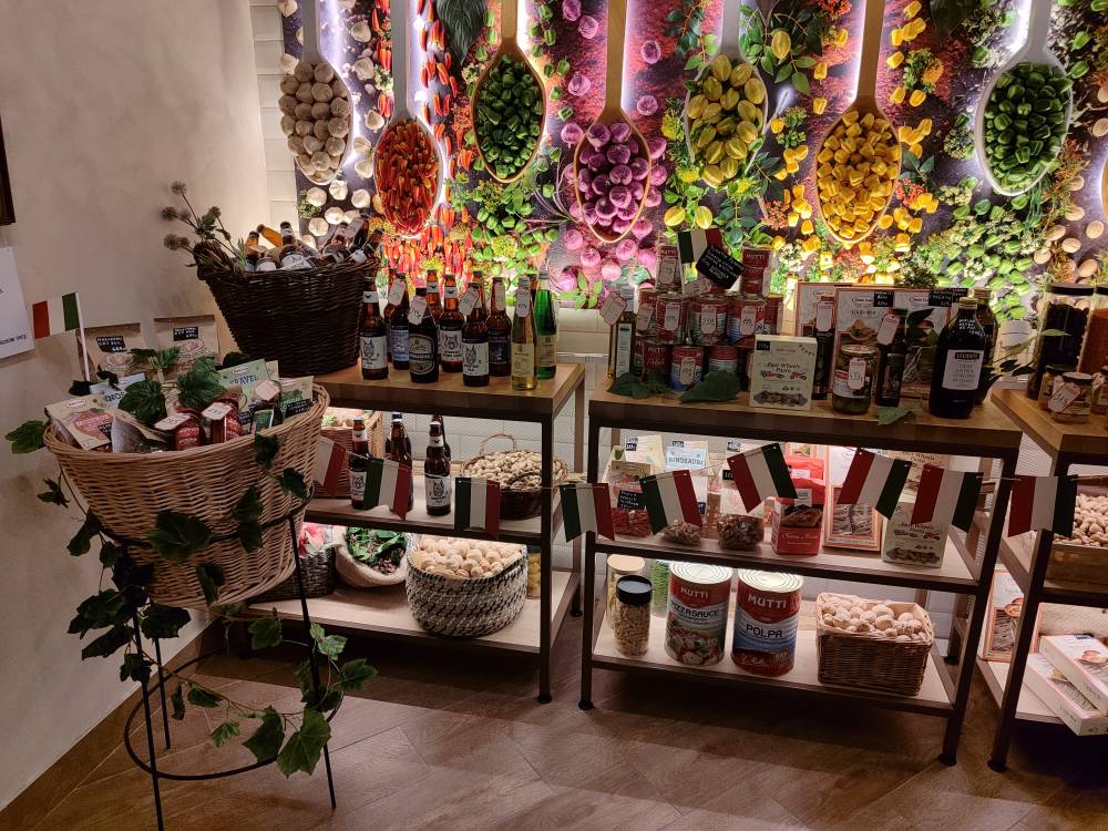 ​В центре Перми открылся гастромаркет с морепродуктами и готовой едой