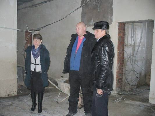 ​Единороссы Орды проинспектировали ход работ по строительству детского сада в селе Карьево