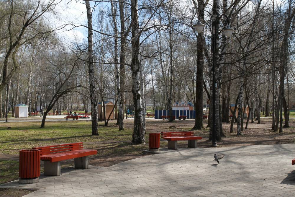 В пермском парке развесили 200 белоснежных зонтов