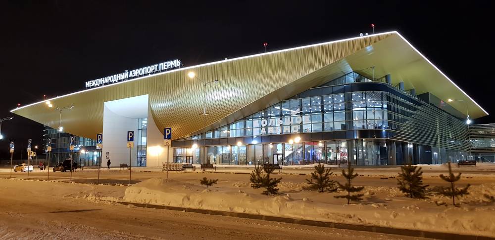 В Пермском аэропорту зажгли архитектурную подсветку