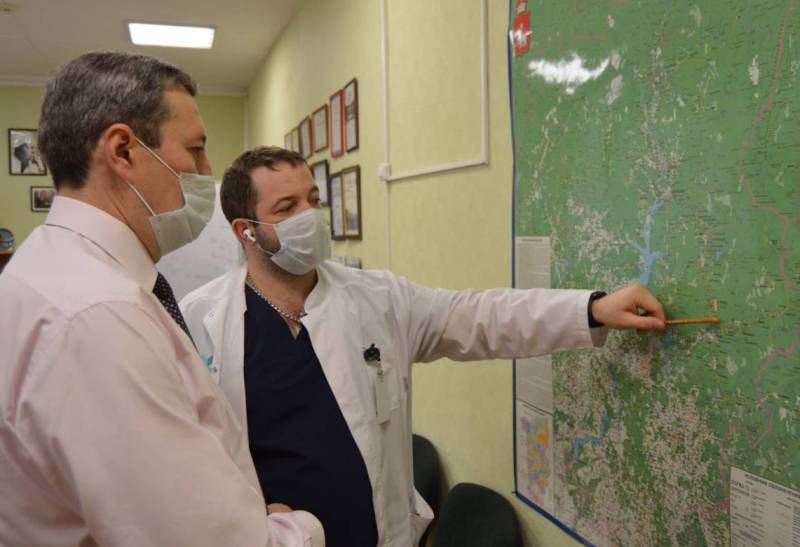 Депутат Госдумы Дмитрий Сазонов передал больнице в Березниках гуманитарную помощь