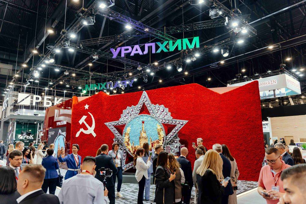 ​Орден «Победа», предоставленный Гохраном России —центральный элемент стенда  «Уралхим» на ПМЭФ
