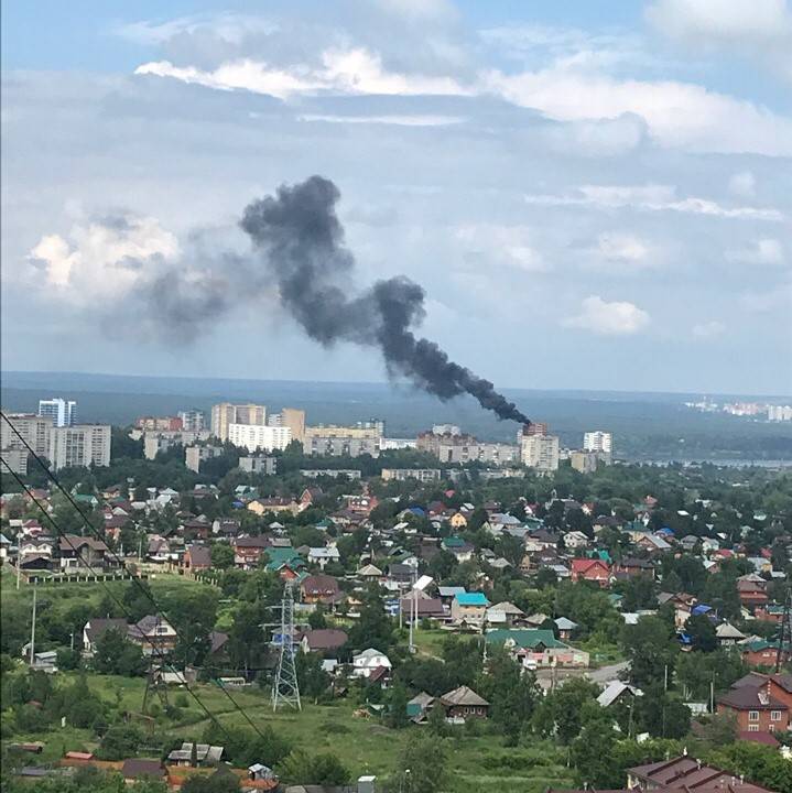 В Перми загорелась крыша новостройки в Мотовилихе