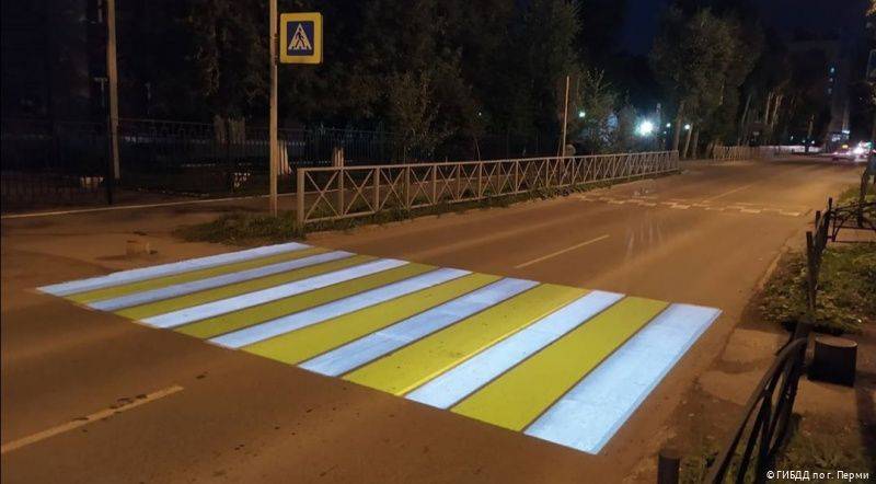 В Перми появился первый проекционный пешеходный переход
