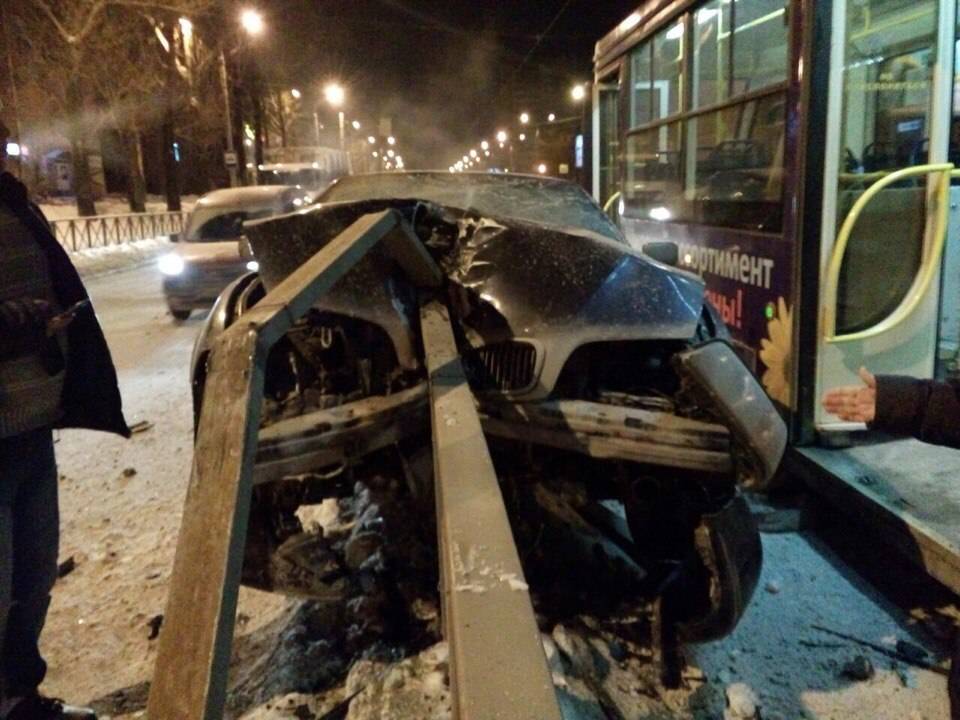 В Перми арестовали водителя BMW, врезавшегося в пешеходное ограждение