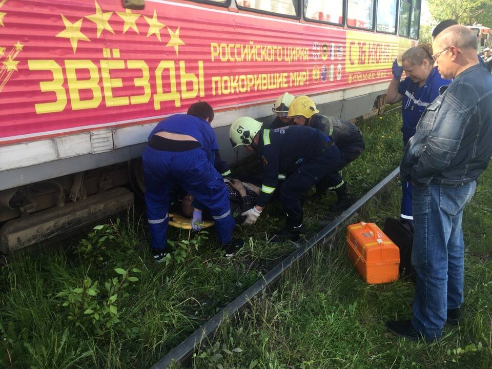 Пожилой мужчина попал под трамвай в Перми