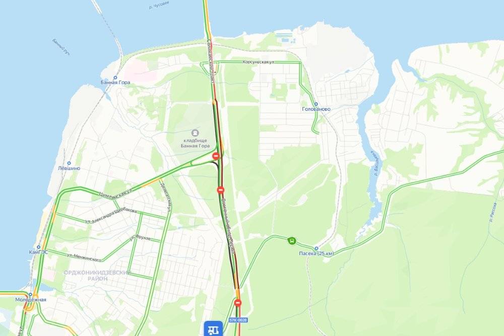 На подъезде к Чусовскому мосту образовалась многокилометровая пробка