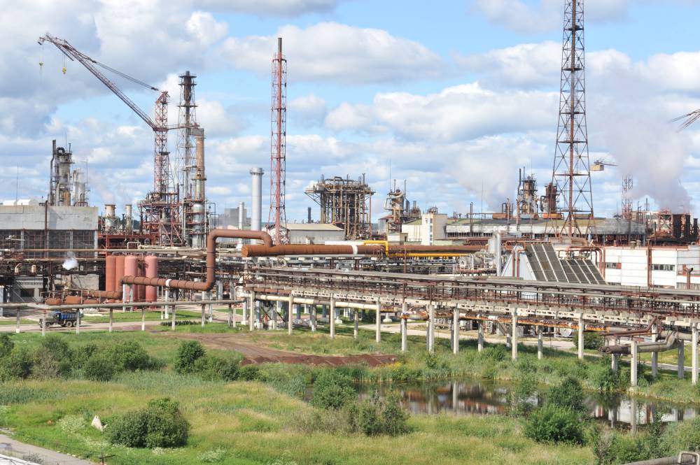 Три человека погибли при взрыве на химическом заводе в Прикамье