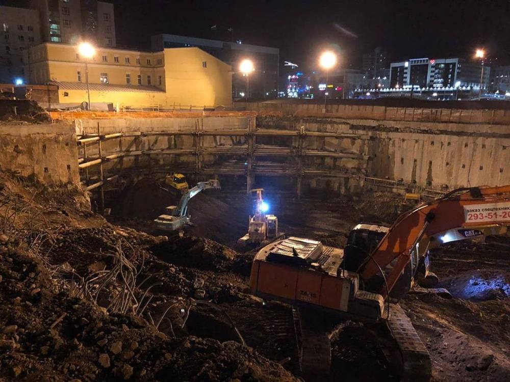 На стройплощадке МФЦ у эспланады произошел обвал грунта