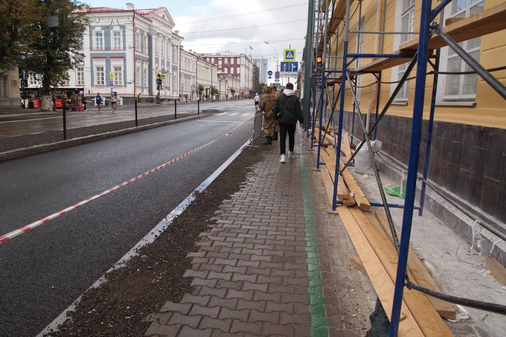 ​Пермские депутаты проинспектировали капремонт улицы Ленина