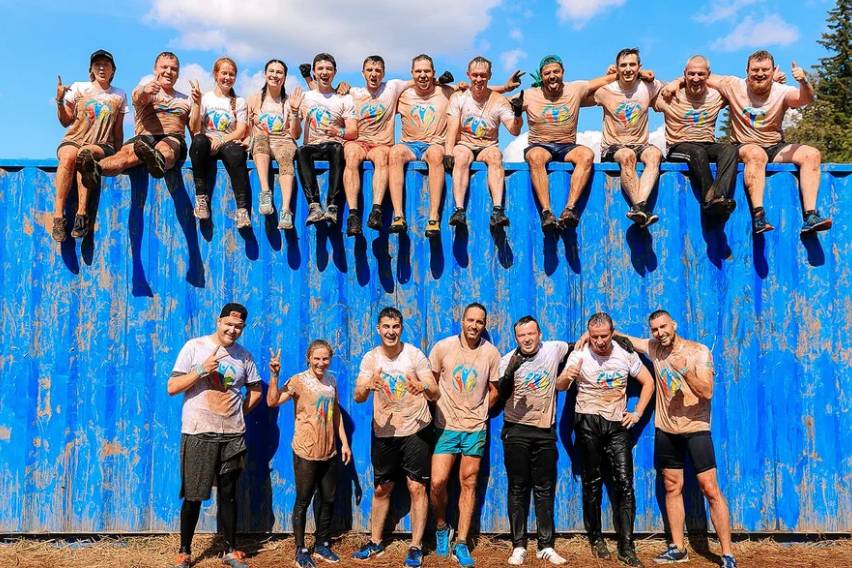 Уральские экстремалы испытали себя в забеге «Стальной характер» при поддержке холдинга СИБУР