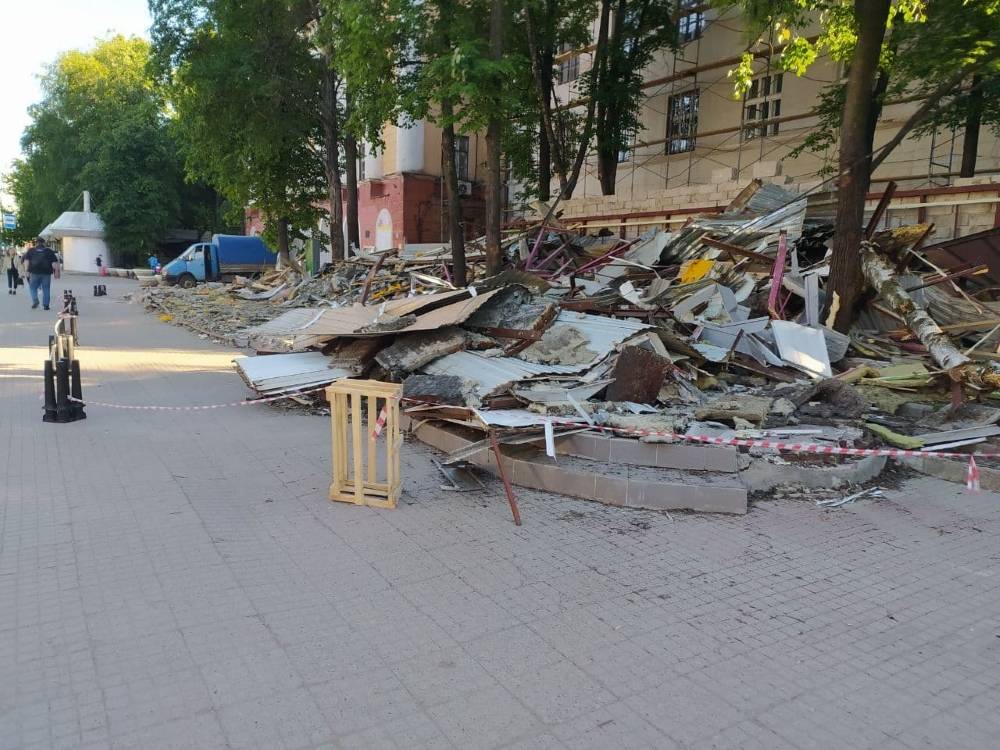 В Перми сносят торговые павильоны на Комсомольском проспекте