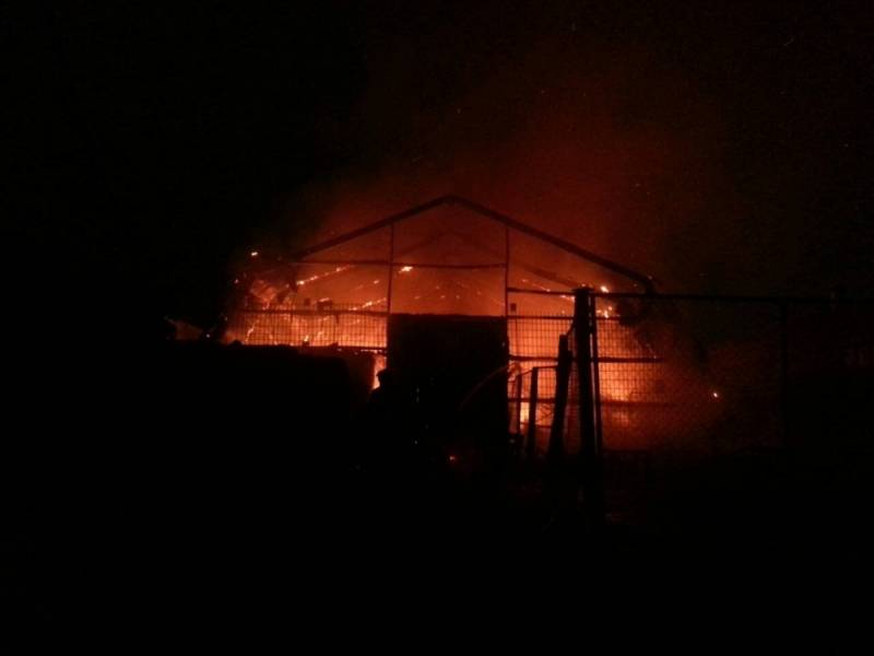 Ночью в Свердловском районе Перми  сгорел склад с металлоизделиями 