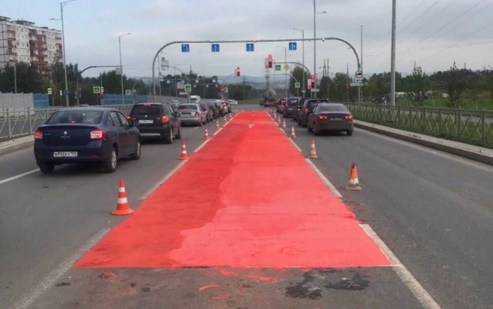 Часть дороги по ул. Героев Хасана в Перми покрасили в красный цвет