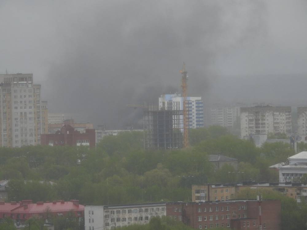 ​ В Перми во время пожара в автосервисе погиб 24-летний мужчина