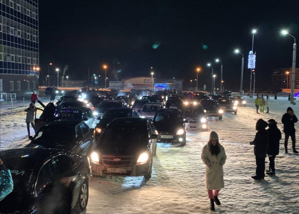 В Прикамье автомобилисты приняли участие в новогоднем флешмобе