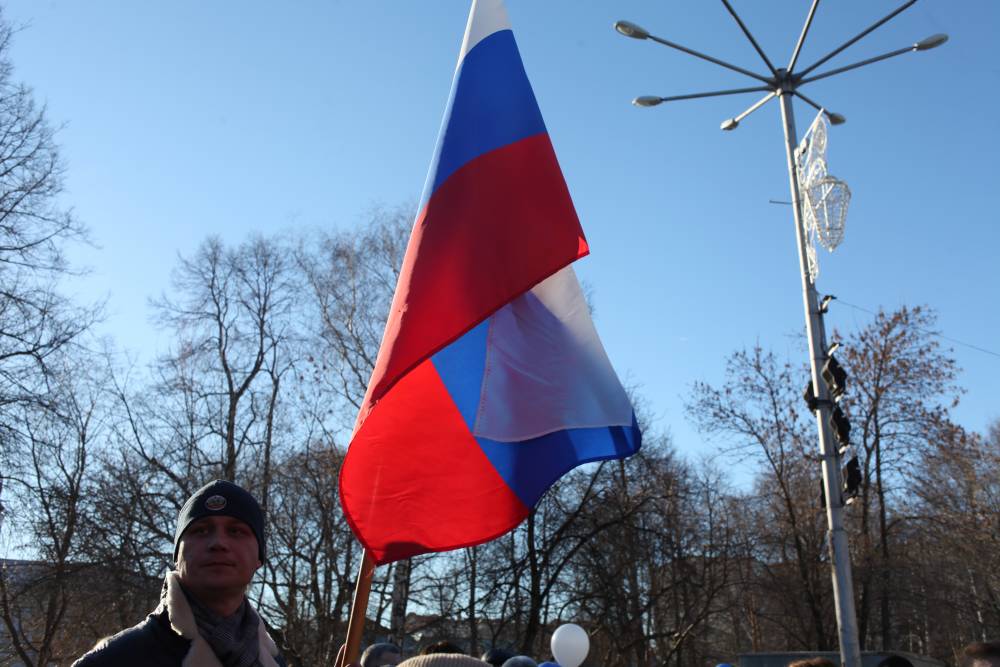 ​С 1 сентября школьники в Пермском крае будут начинать неделю с поднятия флага под гимн РФ