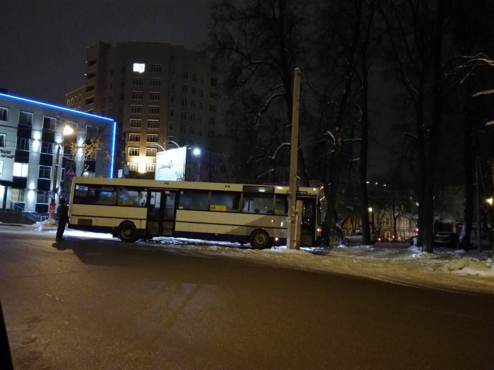 В Перми у пассажирского автобуса вышла из строя тормозная система
