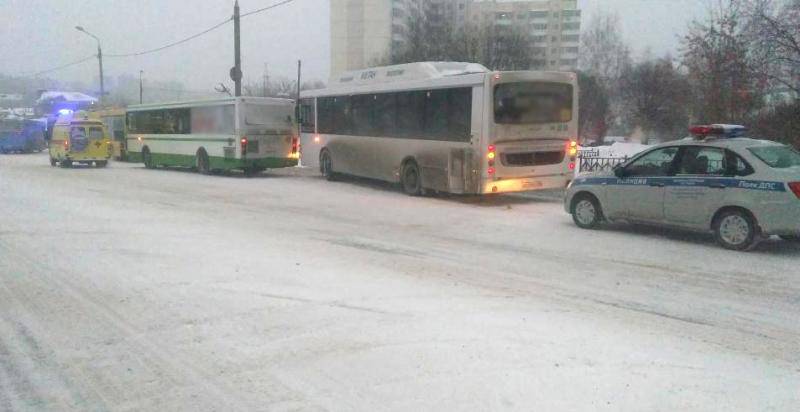 ​В Перми в аварии с двумя автобусами пострадала женщина