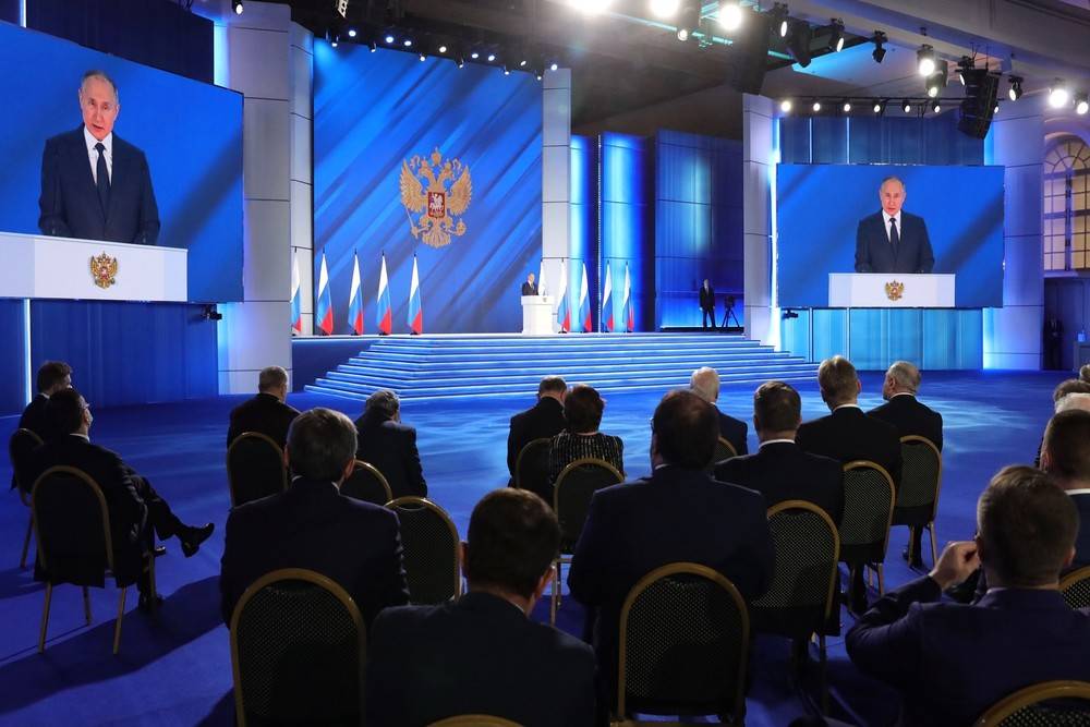 Президент РФ поручил правительству за месяц разработать дополнительные меры поддержки бизнеса