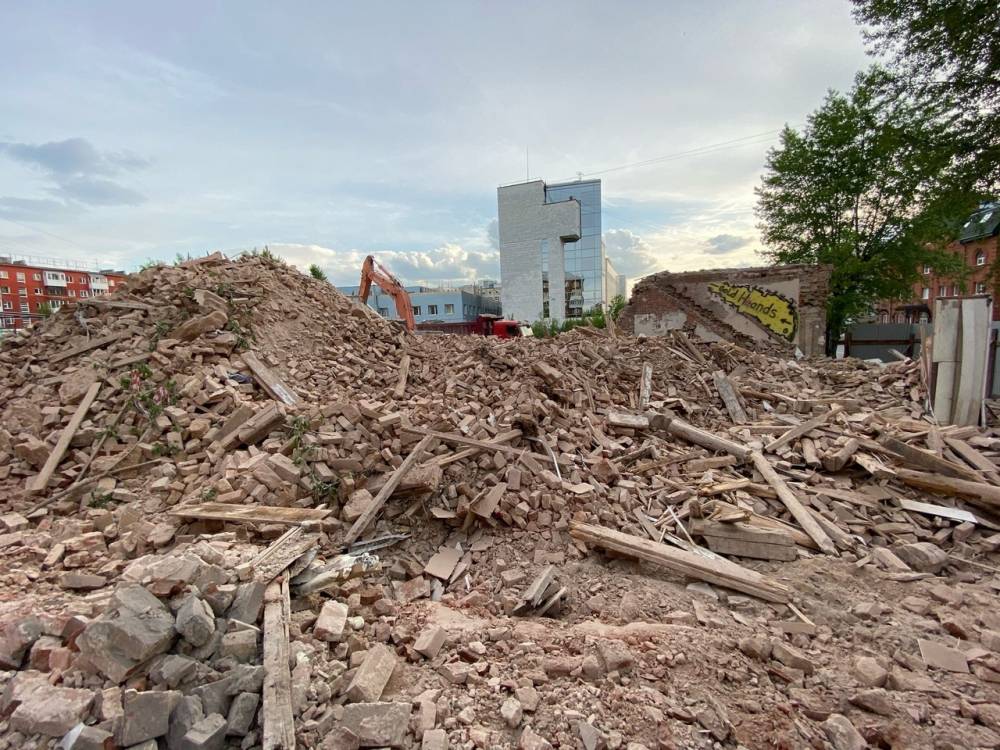 ​В центре Перми снесли дом, где располагался художественный салон «Эскиз» 