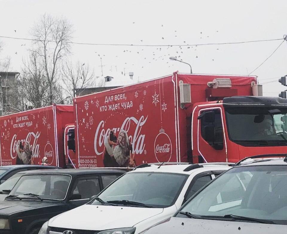 Соцсети: на улицах Перми появились новогодние грузовики Coca-Cola 