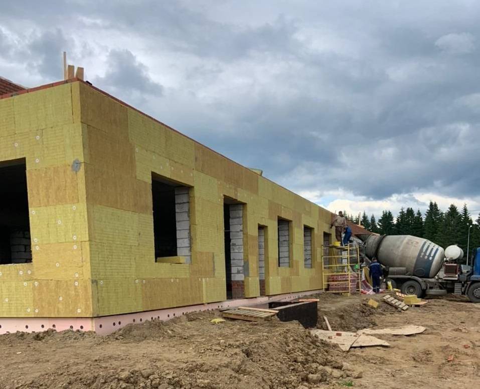 ​В Ныробе завершили кладку наружных стен сельской врачебной амбулатории 